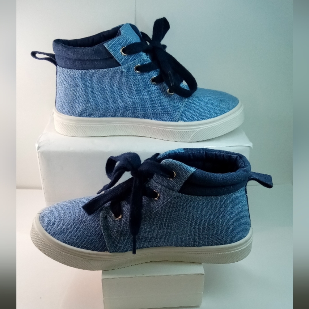 Boy/Girl Denim sneakers size 12. Gently used.